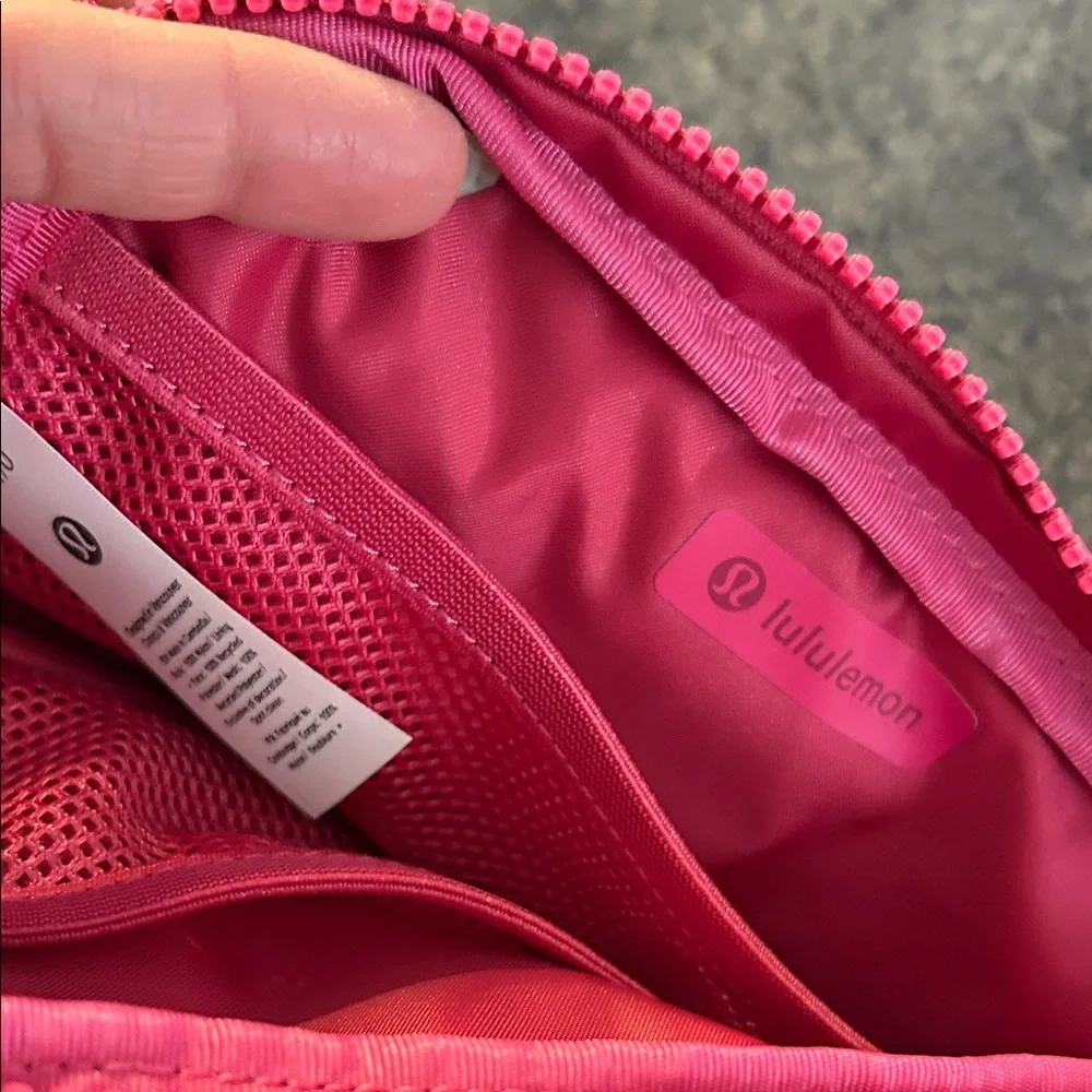 Lululemon Athletica NWT Bright Pink Cosmetic Bag SILVER hardware.